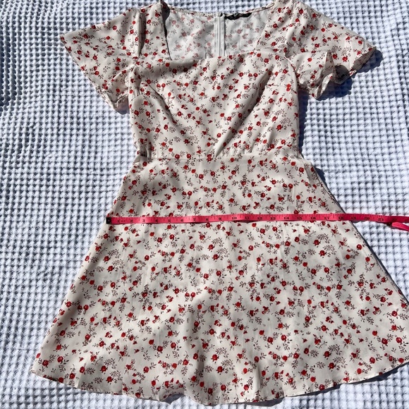 Flutter-Sleeve, Square-Neck, Cream Sundress with Red Roses - Picture 13 of 16